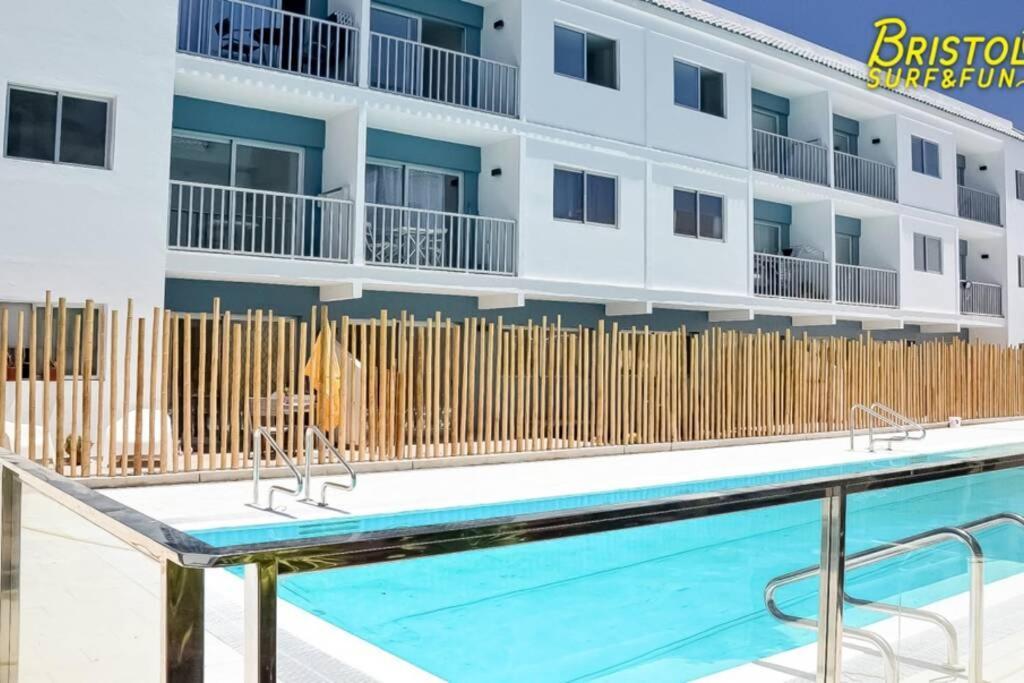 B-Rent Bristol Beach Surf & Fun Коралео Екстериор снимка